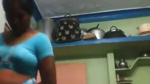 Film Legs On Shoulders filmy erotyczne polskie z gorącym Rebel Rhyderem z Evil Angel