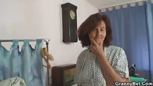 Na kanapie sprośność z cudowną Tricią Teen z LetsDoeIt filmy pornopolskie