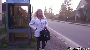 Akcja ręczna z namiętną polskie darmowe sex filmy Lilly Kingston z Naughty America